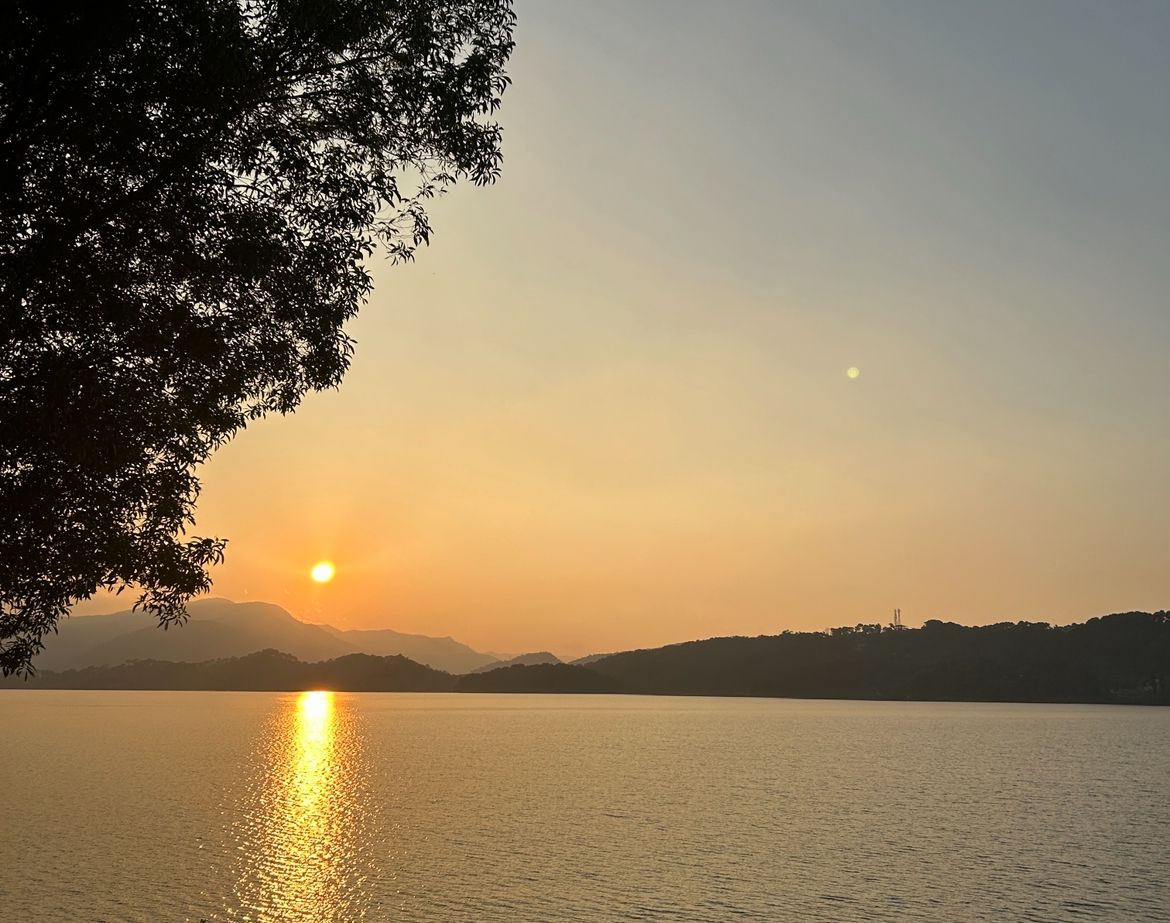 Watch Sunset at Umiam Lake